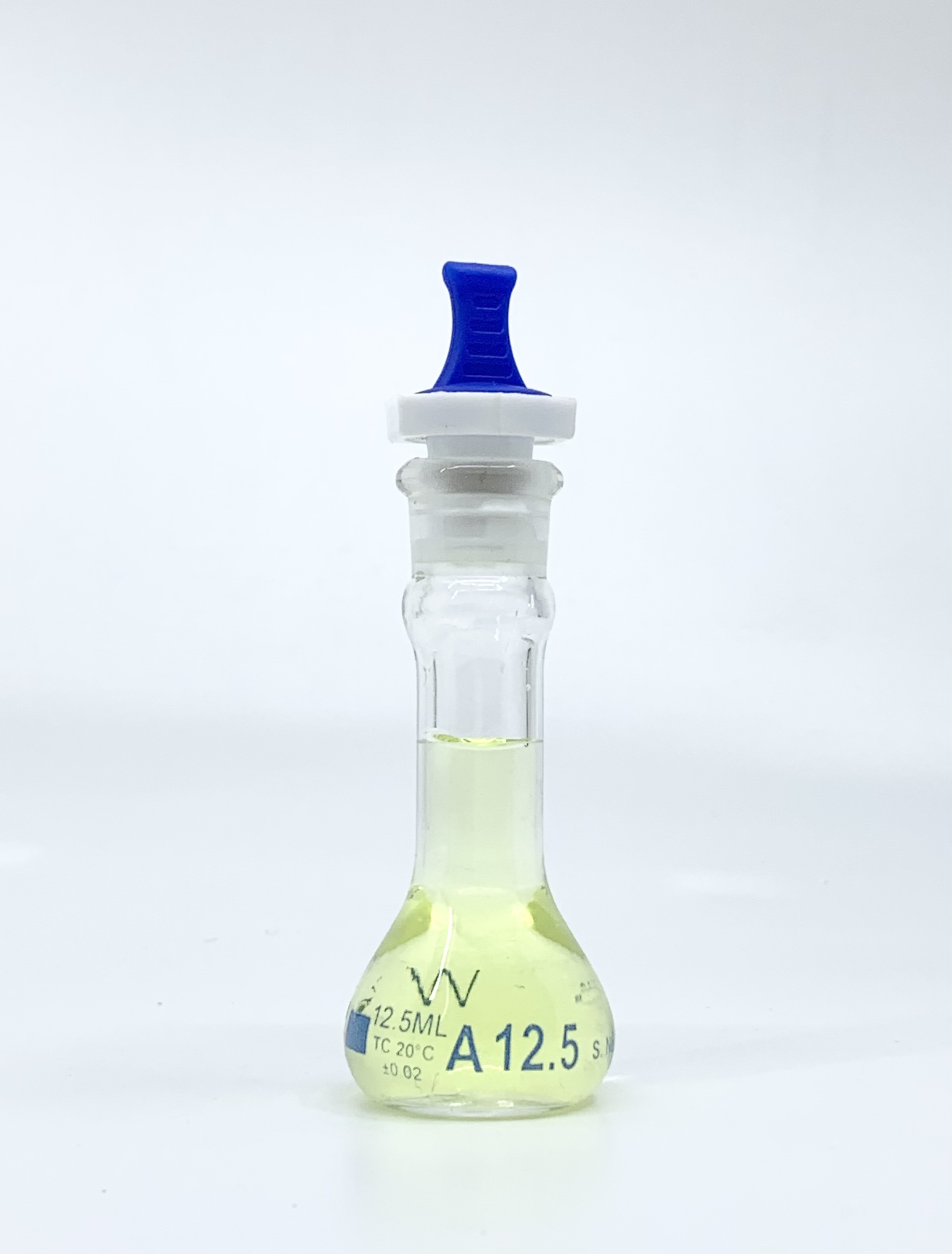 Serialized and Certified Volumetric Flask, Class A, Wide Mouth, With Polyethylene Stopper, Odd Sizes, As Per USP Standards