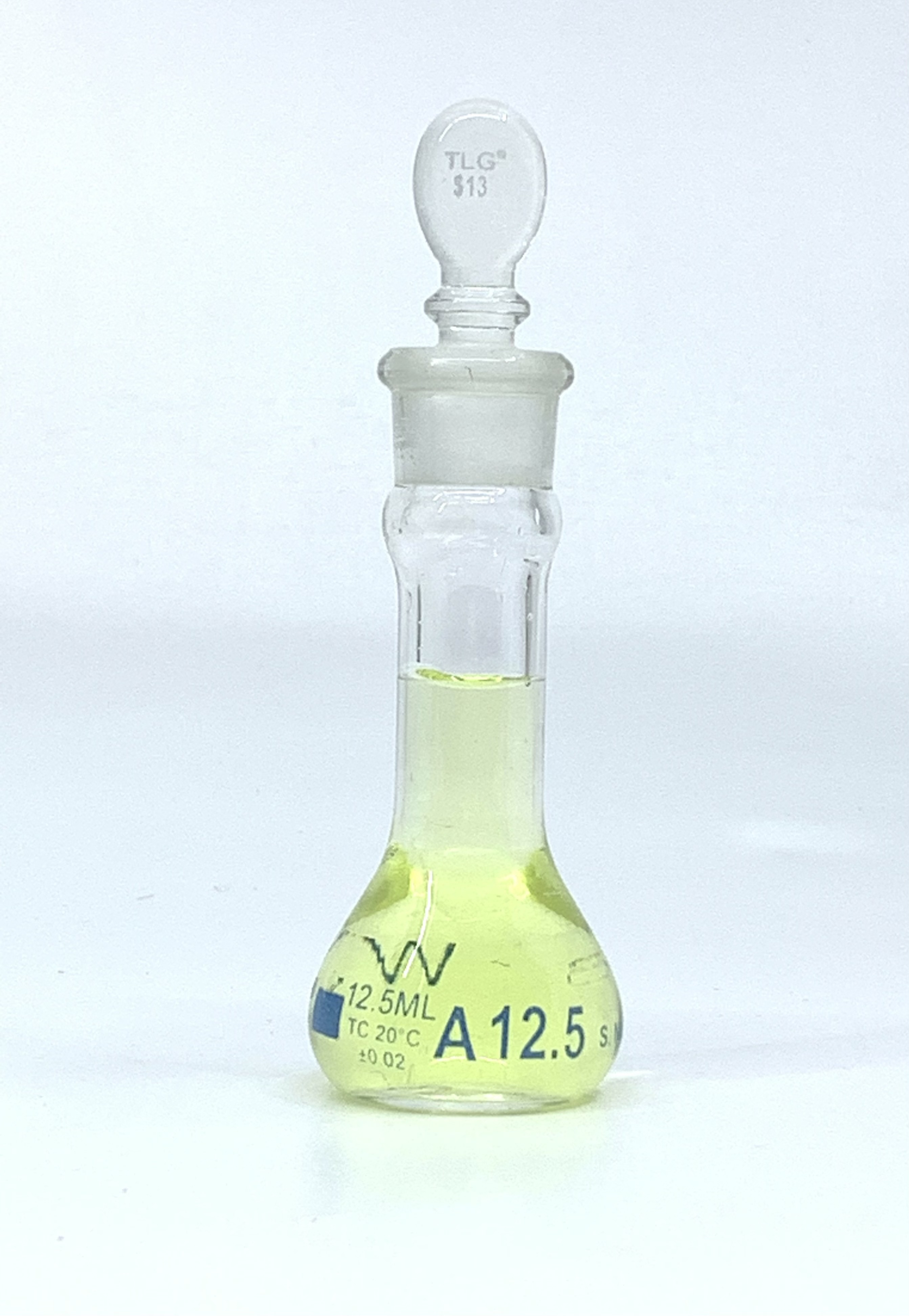 Serialized and Certified Volumetric Flask, Class A, Wide Mouth, With Glass Stopper, Odd Sizes, As Per USP Standards